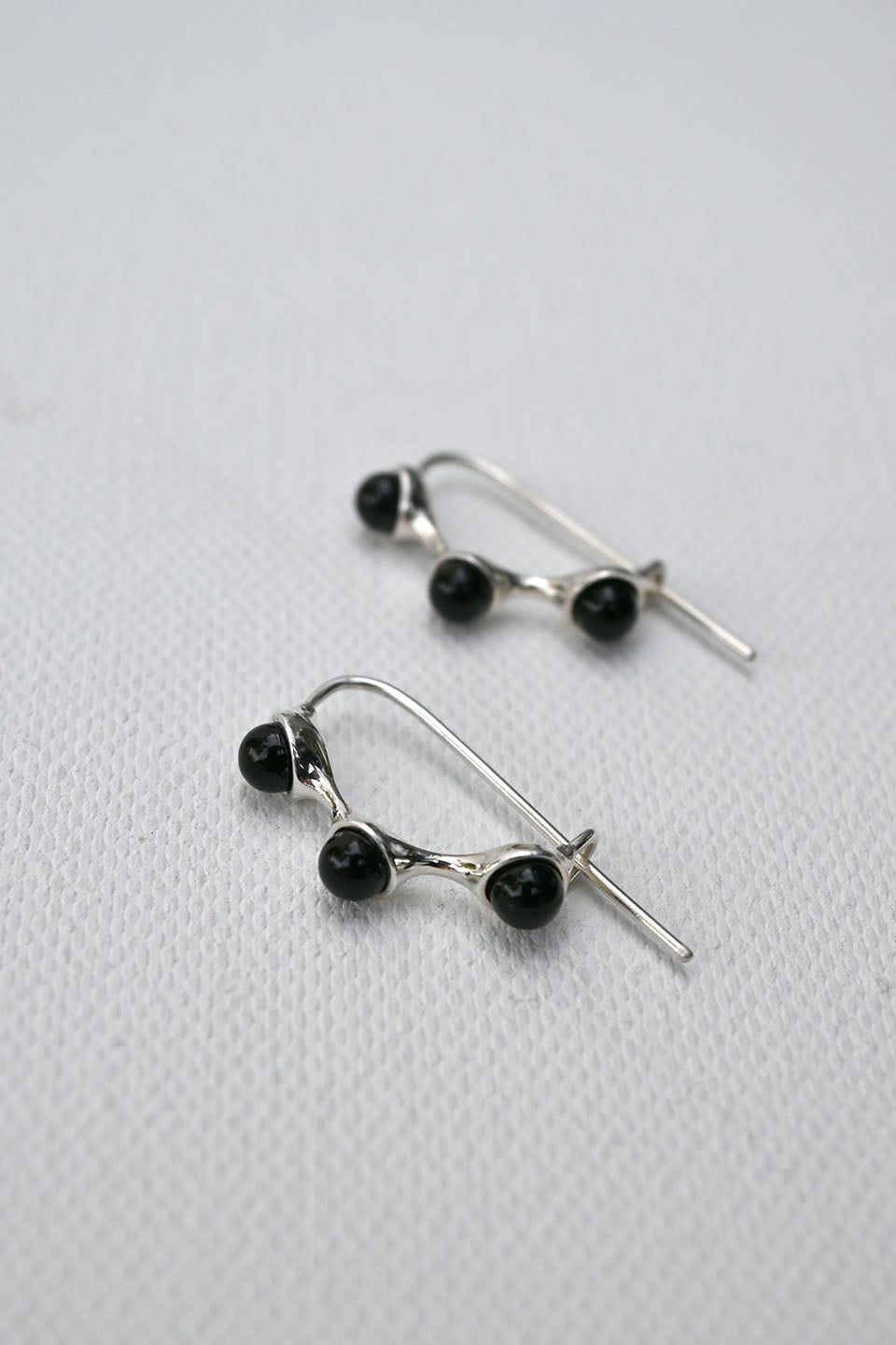 Syan Hoop Earrings Black Onyx