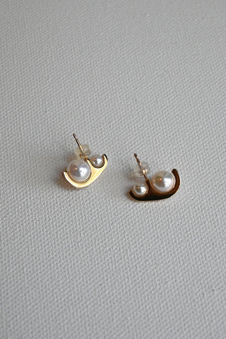 Beluga Pearl Earring